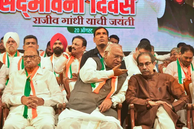 महाराष्ट्र में सीटों को लेकर कांग्रेस और उद्धव की शिवसेना में खींचतान, संजय राउत ने खुलकर नाराजगी जता दी