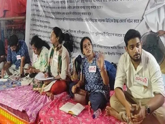 पश्चिम बंगाल में जूनियर डॉक्टरों के आमरण अनशन के बीच इस्तीफों का सिलसिला जारी, राज्य सरकार की चुप्पी बरकरार