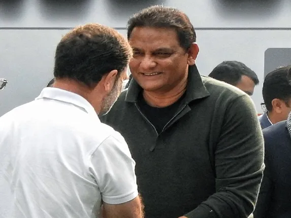 मोहम्मद अजहरुद्दीन को मनी लॉन्ड्रिंग से जुड़े किस केस में ईडी का समन मिला है?