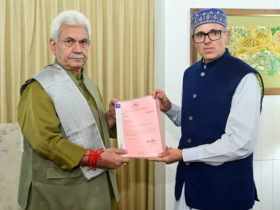 जम्मू-कश्मीर से राष्ट्रपति शासन हटा, उमर अब्दुल्ला होंगे अनुच्छेद 370 निष्प्रभावी होने के बाद पहले मुख्यमंत्री