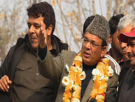 अब्दुल रहीम राथर बने जम्मू-कश्मीर विधानसभा के अध्यक्ष, पहले ही दिन क्यों मचा हंगामा?