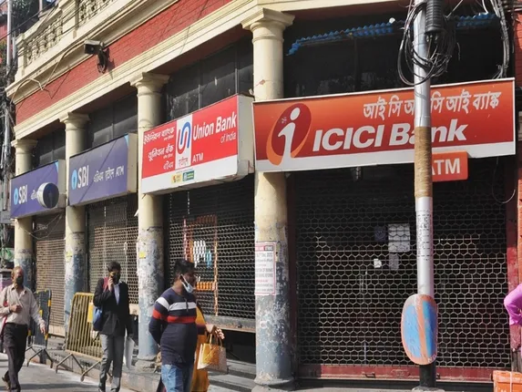 Despite increase in cash circulation 4000 ATMs closed in india in one year report