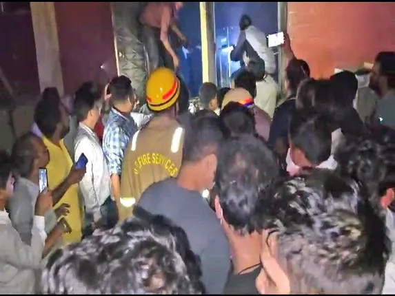 झांसी: महारानी लक्ष्मीबाई मेडिकल कॉलेज में आग लगने से 10 नवजात की मौत, 10 बड़े अपडेट