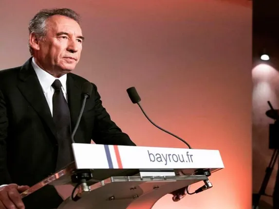 France, Emanuel Macron, France prime minister, फ्रांस के प्रधानमंत्री फ्रेंकोइस बायरू, फ्रेंकोइस बायरू कैबिनेट, फ्रांस के राष्ट्रपति मैक्रों, इमैनुएल मैक्रों,