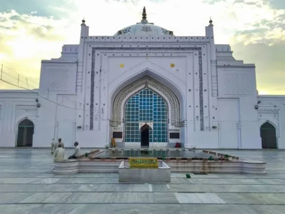 Jama Masjid Shamsi, Neelkanth Mahadev Mandir,बदायूं, जामा मस्जिद शम्सी, नीलकंठ महादेव मंदिर Badaun court, Badaun Masjid and Mandir, Badaun Neelkanth Mahadev Mandir, Badaun Hindu vs Muslim, Jama Masjid,