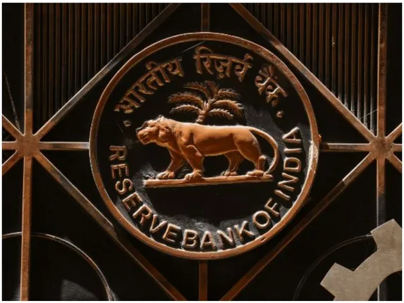 बैंकिंग क्षेत्र में सुधार, बकाया ऋण अनुपात 13 वर्षों में सबसे निचले स्तर 2.5% पर पहुंचाः RBI रिपोर्ट