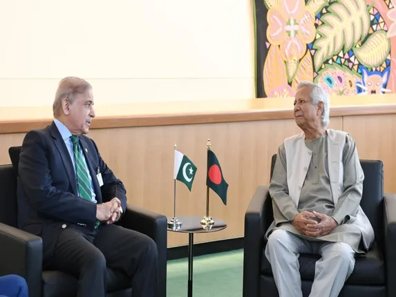 Bangladesh, Pakistani, Banglades removes barriers for Pakistani goods and citizens,