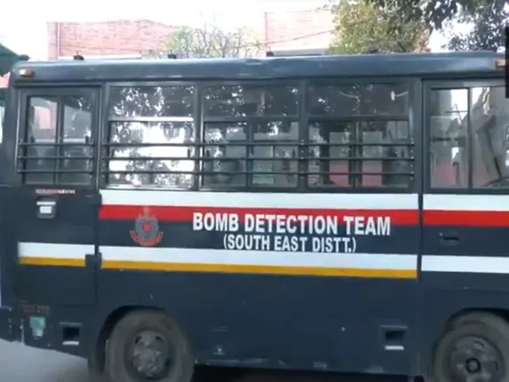 Delhi Schools Bomb Threat, Delhi School Bomb Threat Today, Delhi School Receive Bomb Threat, Bomb Threat to Schools, Delhi Police,