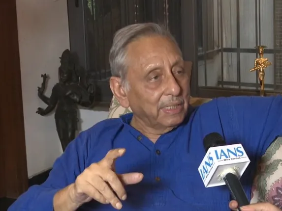 Congress, manishankar aiyar, new book, A Maverick in Politic, pranab mukherjee, prime minister, manmohan singh, president, Rahul Gandi, Priyanka Gandhi, Sonia Gandhi, मणिशंकर अय्यर, कांग्रेस, राहुल गांधी, सोनिया गांधी, प्रियंका गांधी,