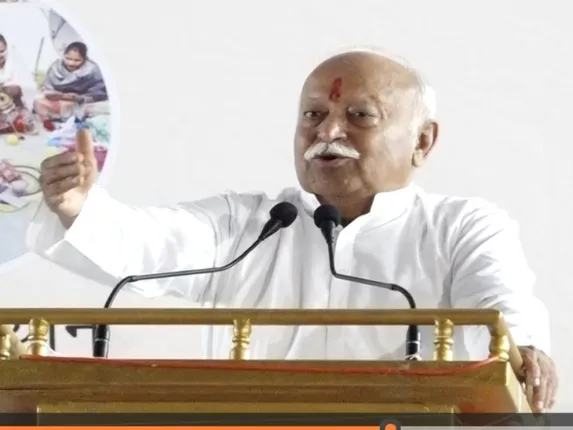 अहंकार को दूर रखें वरना गड्ढे में जा गिरेंगे, बोले मोहन भागवत- समाज के सभी वर्गों को मजबूत बनाने की जरूरत