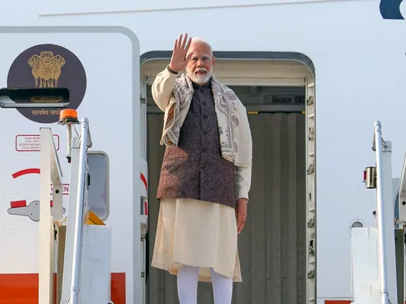 PM Modi, Kuwait, PM Modi Kuwait visit, Indian diaspora, प्रधानमंत्री नरेंद्र मोदी, कुवैत यात्रा, द्विपक्षीय संबंध,श्रमिक शिविर यात्रा, हला मोदी कार्यक्रम, गल्फ कप, Labour camp visit, Hala Modi event, Gulf Cup, Kuwait Investment Authority, GCC, India-Kuwait trade, economic collaboration,