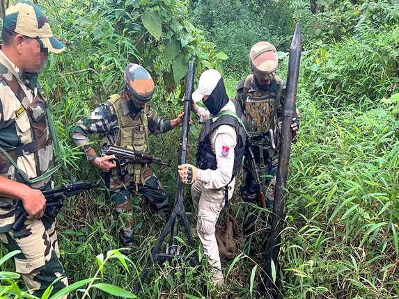 Churachandpur : Indian Army recovers a significant quantities of arms, ammunition and other war-like stores