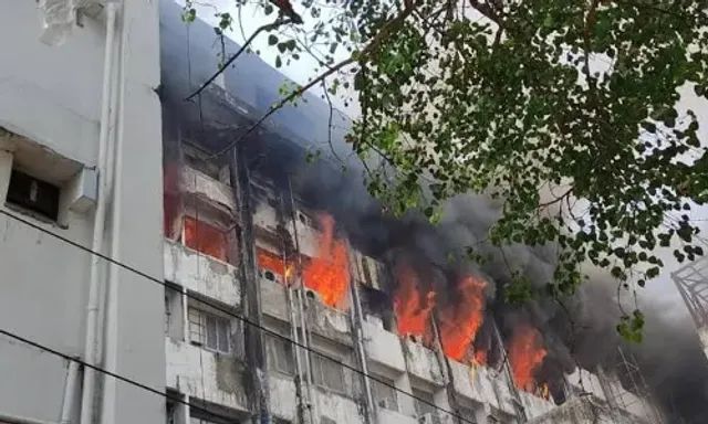 Fire destroys several offices at Visvesvaraya Bhavan in Patna, no casualties