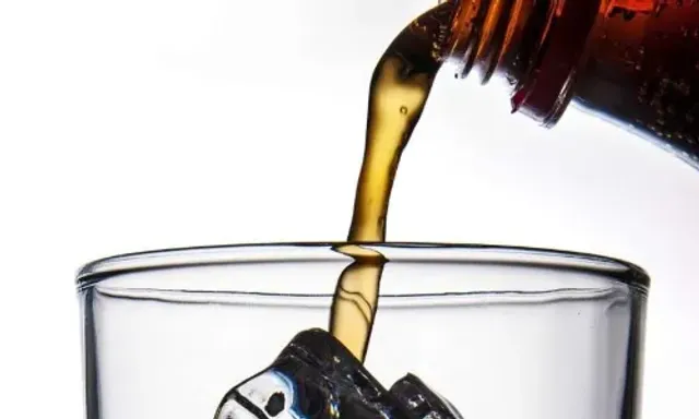 Liver problems in older women are linked to daily intake of sweetened drinks
