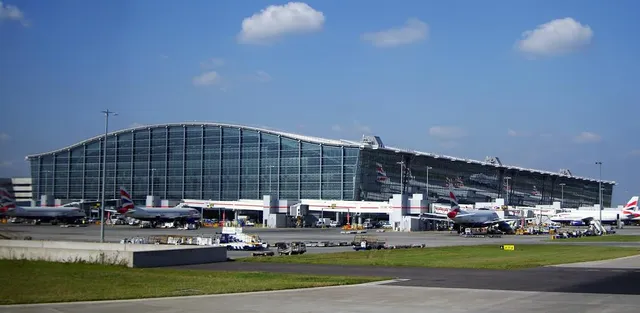Heathrow to ban night flights as part of plan for third runway