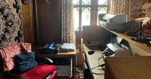 From saffron to postcards — every parcel sent here begins its journey on the waters of Dal Lake.