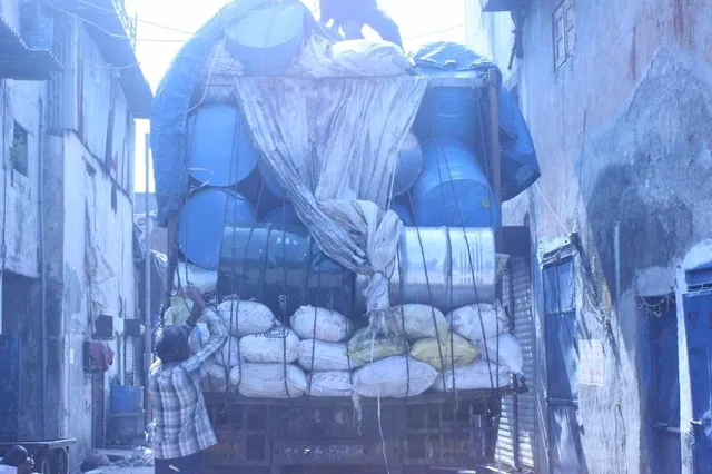 That Water Bottle You Discarded Is Being Recycled By Lakshmi In A Mumbai Slum Right Now. See How.