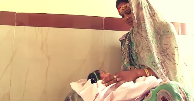 VIDEO: Roopwati gave birth in a Hospital and not at Home. Thanks to this Innovative Project.