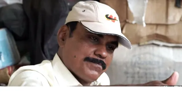 VIDEO: Over 2,000 Parrots Visit This Mechanic Every Day. The Story Behind This Is Fascinating!