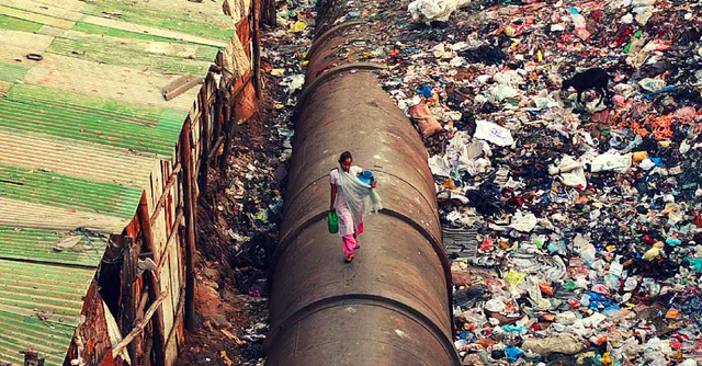 Slum Dwellers of Mumbai Finally Have Freedom to Construct Toilets in Their Homes!