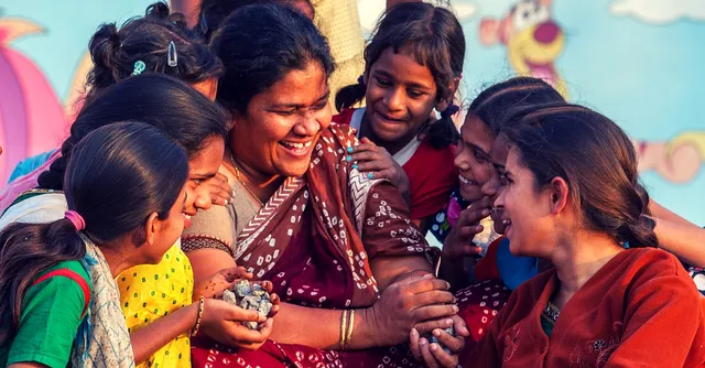 A Couple Found an Abandoned Girl on the Street. What They Did after That Is Changing Many Lives.