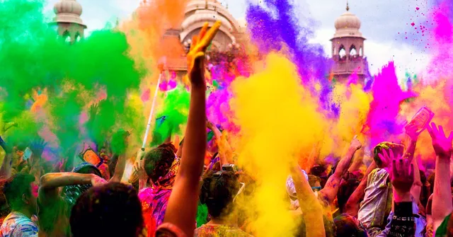 Scorpions, Cow Dung, Kushti - 6 Surprising Ways in Which Holi Is Celebrated in India