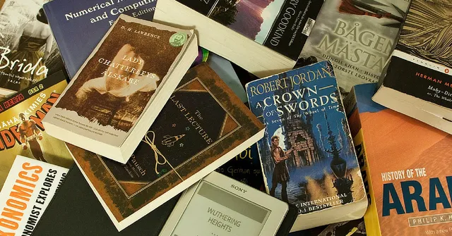 Kerala Library Loses 5,000 Books in Fire. Volunteers Refill Shelves with 10,000.