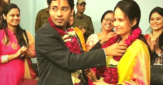 IAS Couple Sets Worthy Example With a No-Frills Court Wedding Costing Rs. 500!
