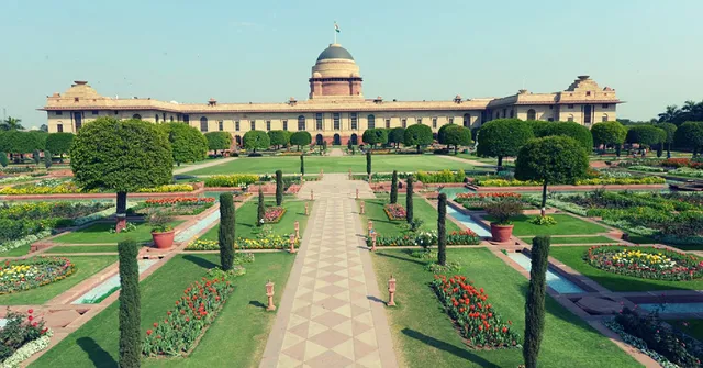 Hang out With Lincoln and Mukherjee at Rashtrapati Bhavan's Mughal Gardens