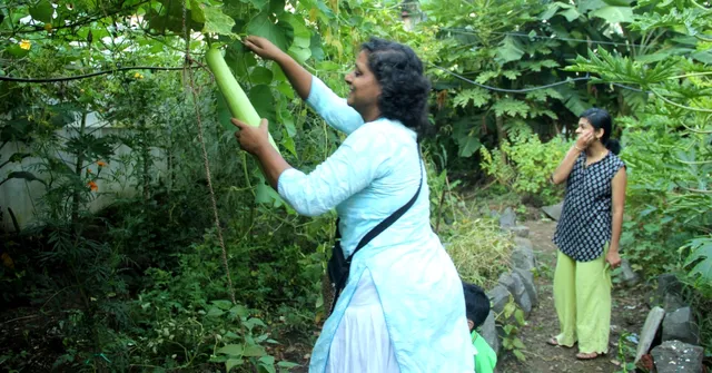 Here's How This Pune Woman Grew Her Own Food Organically and Fed Her Family of 14