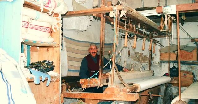 How This Desi Chatbot Could Help Handloom Weavers in India!