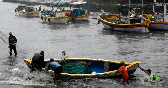 This Captain's Choices Helped 2100 Passengers Avoid Cyclone Ockhi!