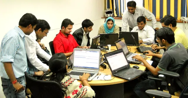 In a First, Maharashtra Will Rank 7.5 Lakh Govt. Employees on Performance!