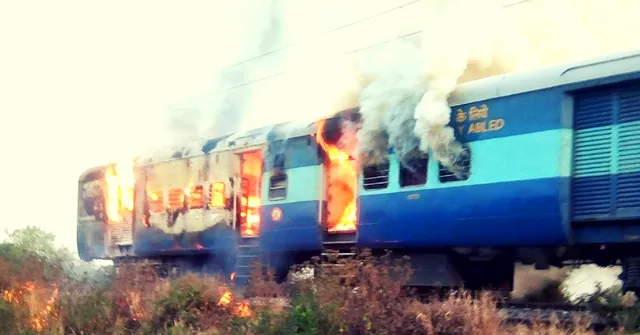 Fire in Toofan Express: Alert Train Driver's Quick Action Saves Passengers!
