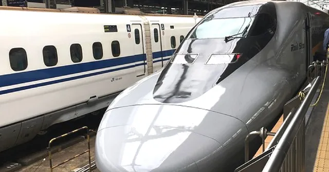 Rotating Seats & Fast Food: 5 Awesome Features of India's First Bullet Train