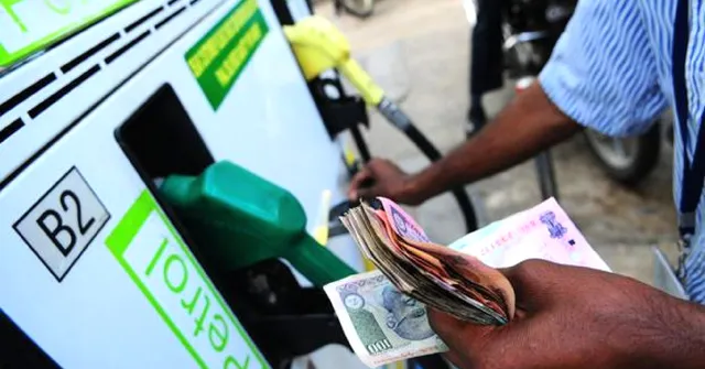 Here's What Centre & State Govts Can Do To Cut Fuel Prices, According to Experts!