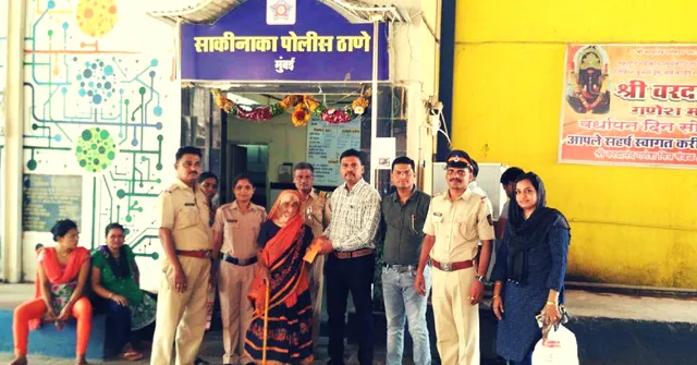 Mumbai Cops Go Beyond Duty, Raise 23K For 65-Year-Old Homeless Woman!