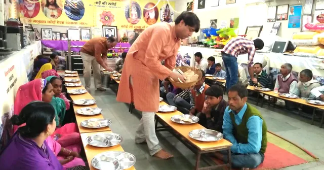 Inspiring! Son's Way of Remembering His Father Feeds 500 Hungry People Everyday