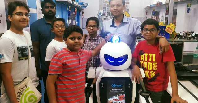 School Kids Build Brand New Traffic Cop For Pune's Roads: Meet Roadeo The Robot!
