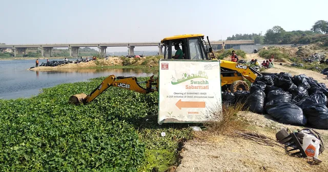 Moved by Daughter's Comment, Ex-Scribe Helps Clear 600 Tons From Sabarmati River