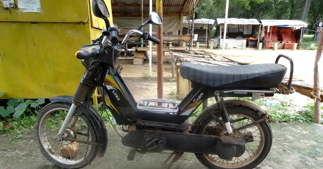 #IconsOfIndia: How India's 1st Desi Moped Made the Common Man Go Luna-Tic!
