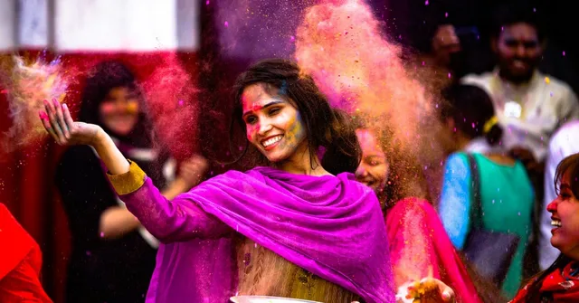 Beetroot to Amla: Make Organic Holi Colours With These Kitchen Ingredients!