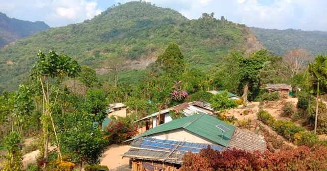 A Tea-Seller & a Teacher Set Up India's Loneliest 'Library In a Forest' in Kerala