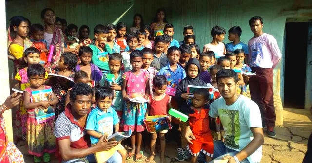 Delivery Boy Who Feeds Street Kids With Food From Cancelled Orders Is Our Hero!