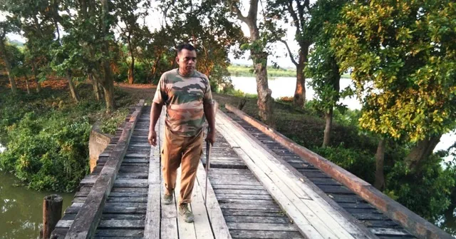 For 33 Years This Forest Guard Has Faced Bullets & Floods For Kaziranga's Animals