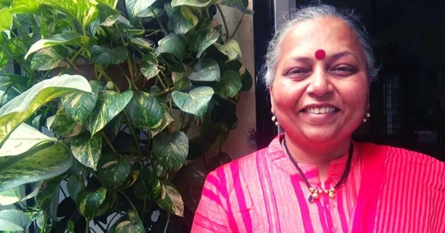 Give This Pune Woman Old Clothes & She'll Give Upcycled Bags, Blankets in Return!