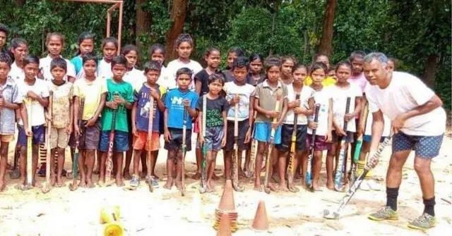 Real-Life ‘Chak De’: Jharkhand Kids Trained with DIY Hockey Sticks, Make India Proud