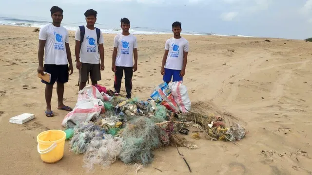 Walking For 6 Hours a Day, Odisha Group Clear 5 Tons of Beach Waste With Bare Hands