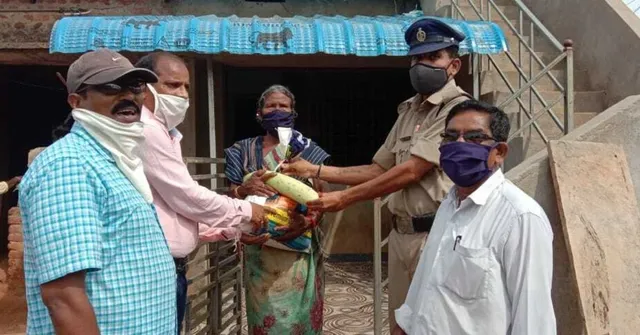 Andhra Cop Uses 20% of Monthly Salary to Feed, Clothe 1000 Elderly and The Needy