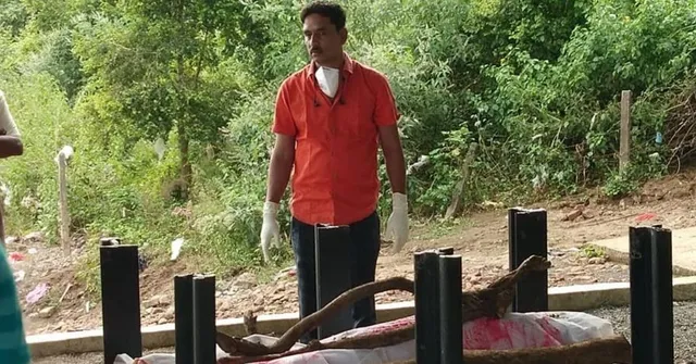 For 20 Years, Banker Performs Tens of Thousands of Funerals With His Savings